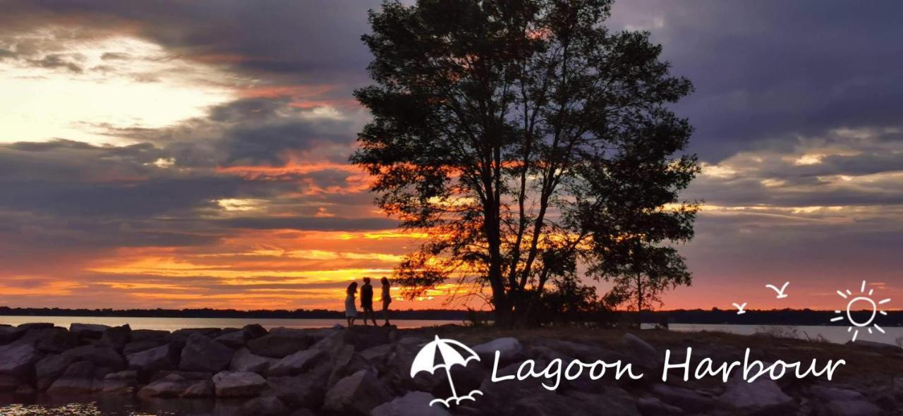 Lagoon Harbour Resort & Hotel Orillia Exterior photo