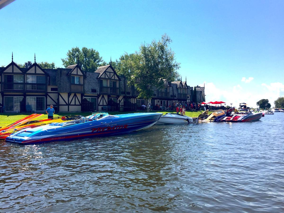 Lagoon Harbour Resort & Hotel Orillia Exterior photo